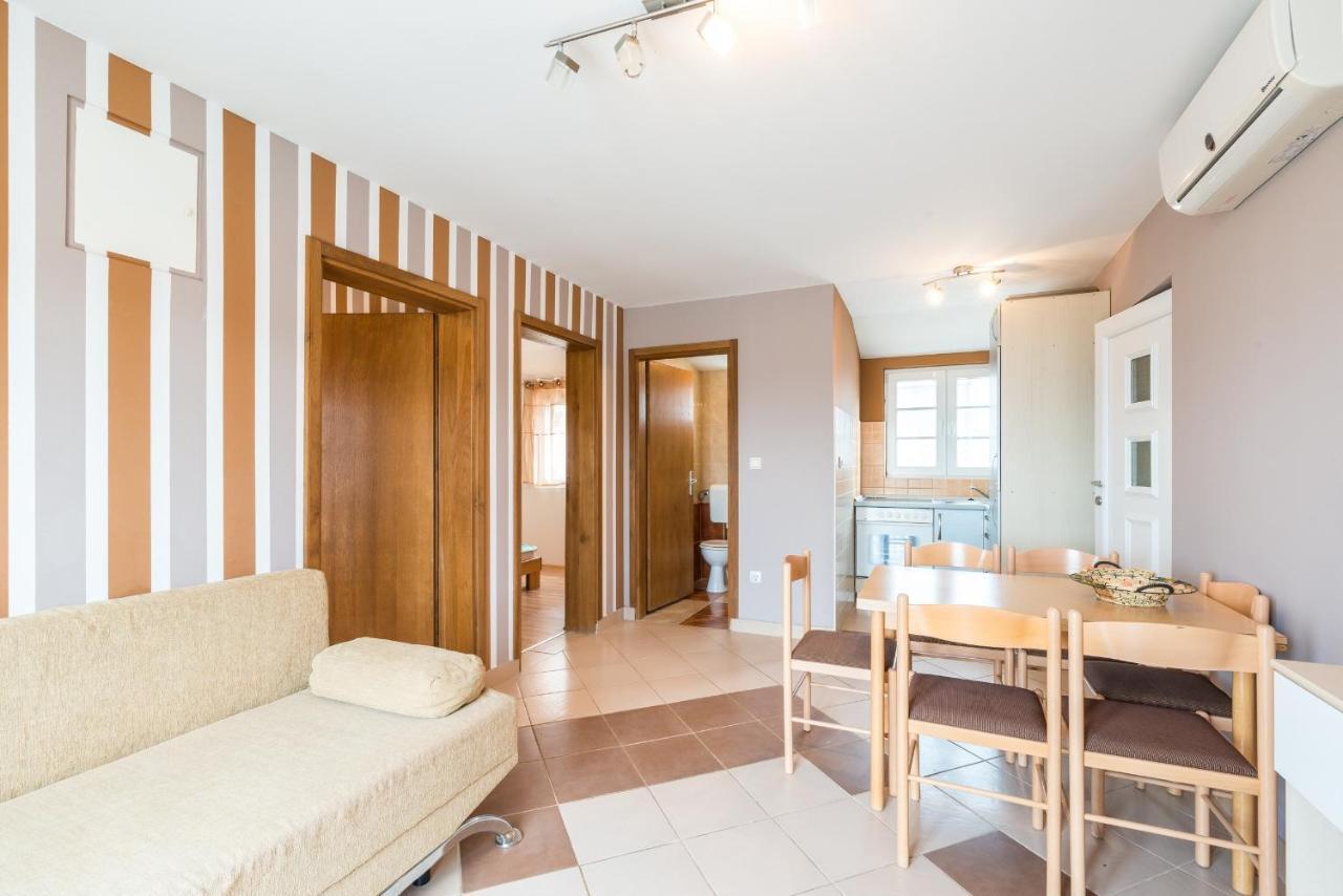 Apartments Mahnet Vir Bilik gambar