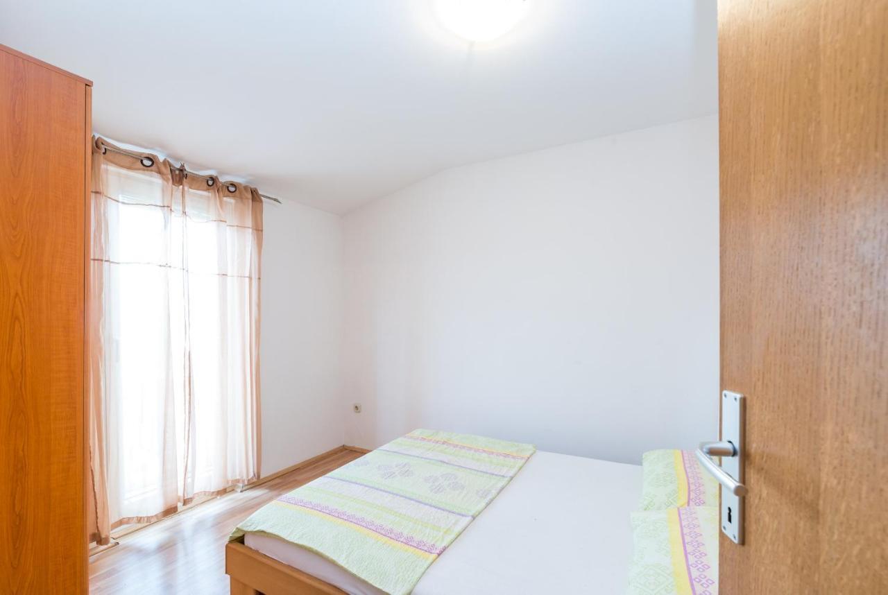 Apartments Mahnet Vir Bilik gambar