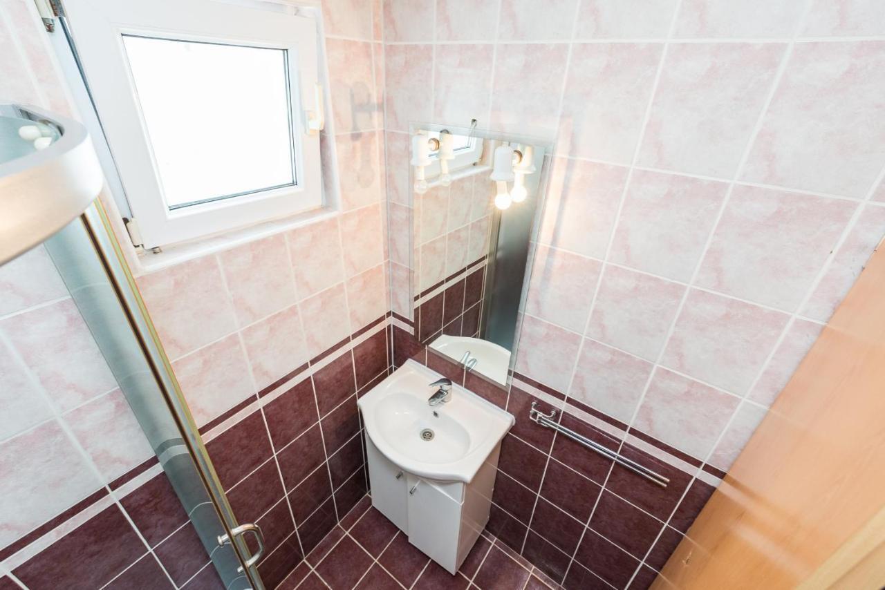Apartments Mahnet Vir Bilik gambar