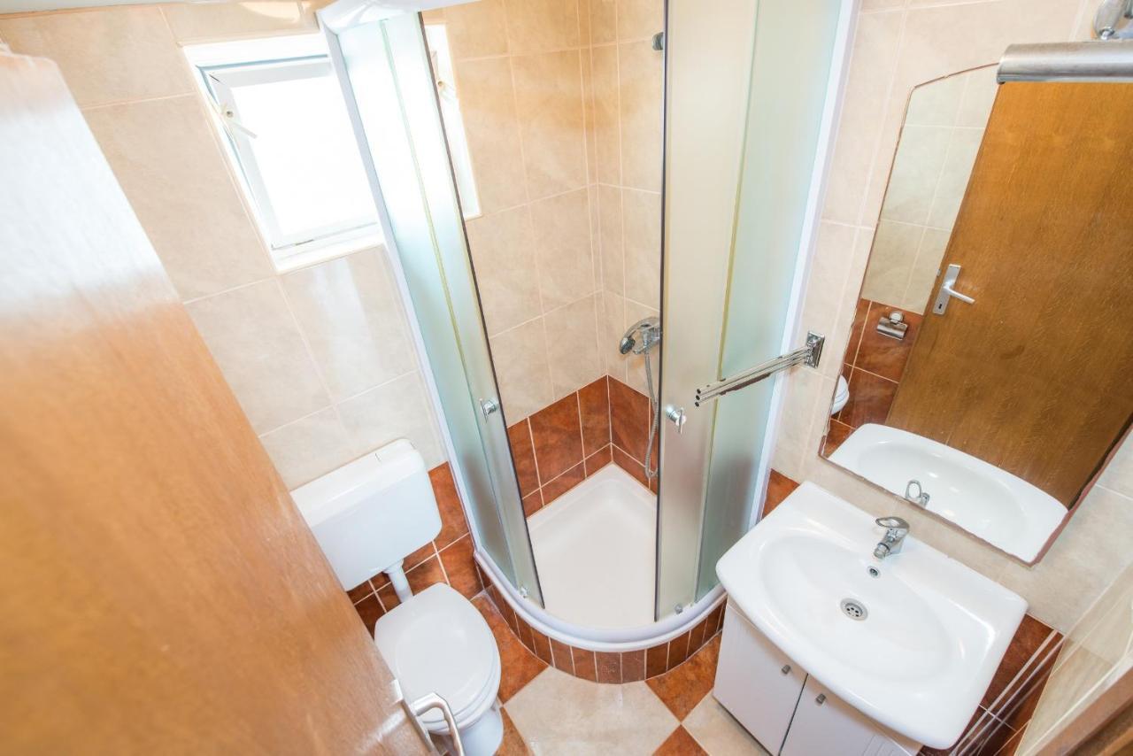 Apartments Mahnet Vir Bilik gambar