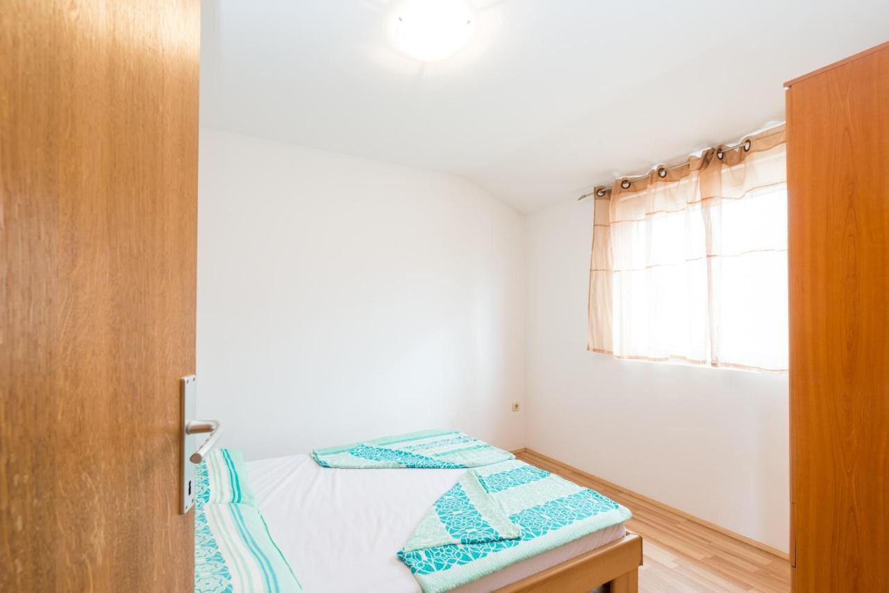 Apartments Mahnet Vir Bilik gambar