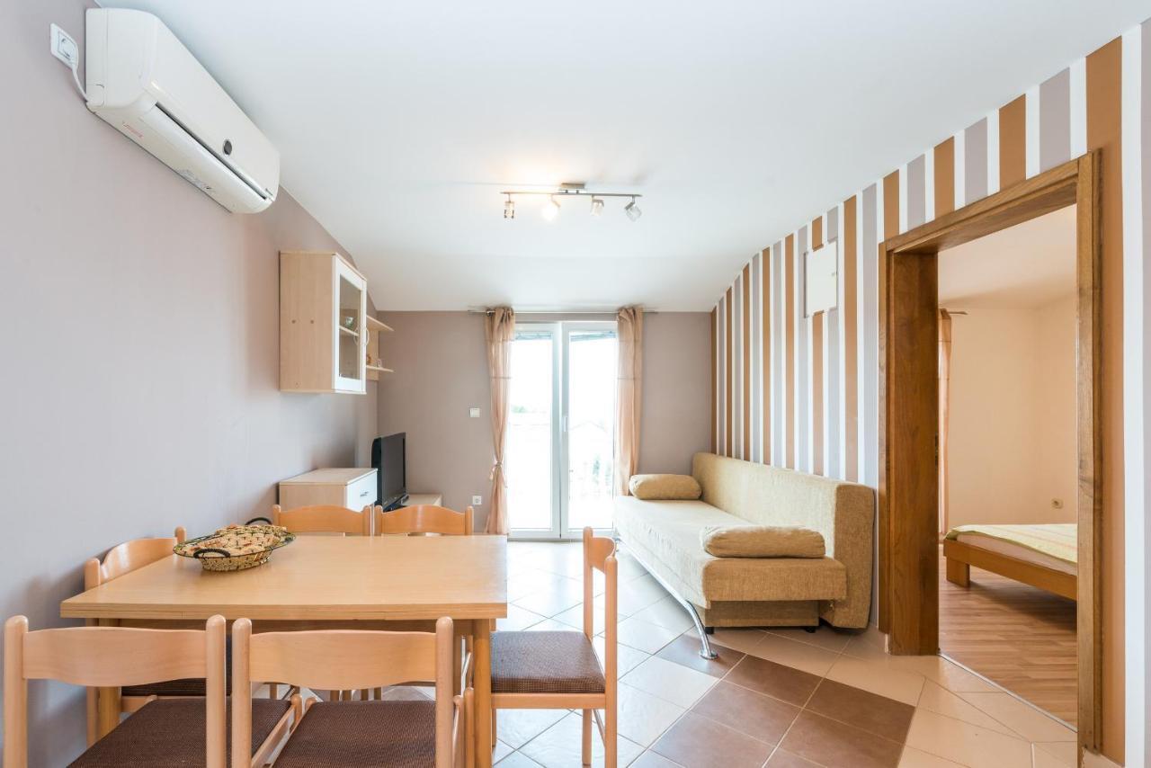 Apartments Mahnet Vir Bilik gambar