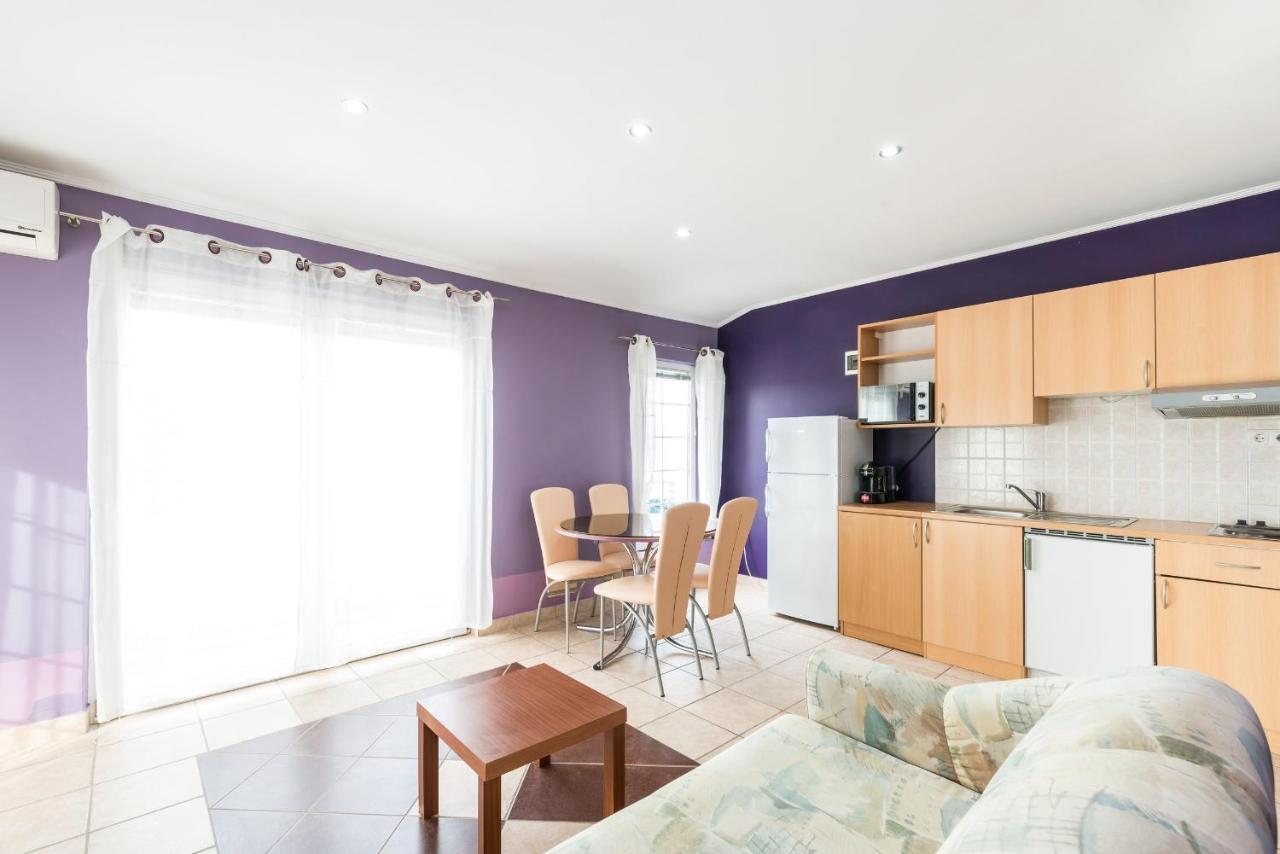 Apartments Mahnet Vir Bilik gambar